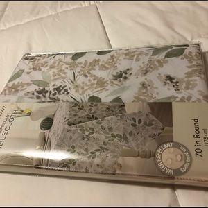 Beautiful 4 Chaired table cloth